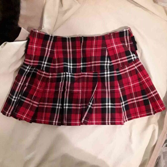 Plaid skirt & tie - Picture 2 of 5